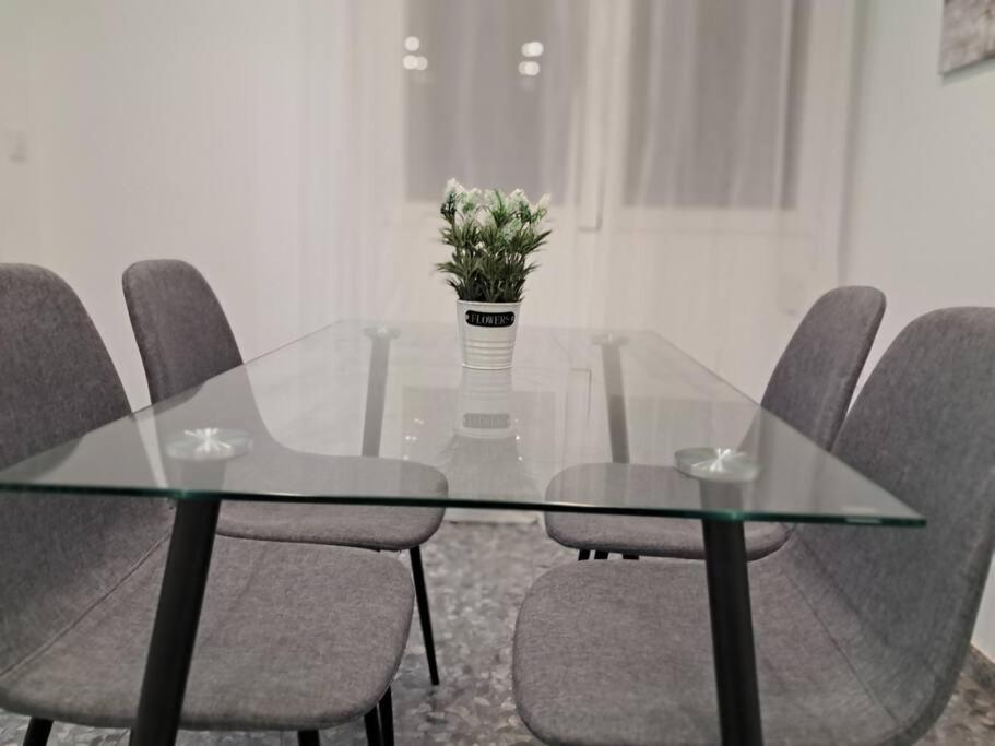 Altamira White & Bright Apartment Almeria Bagian luar foto